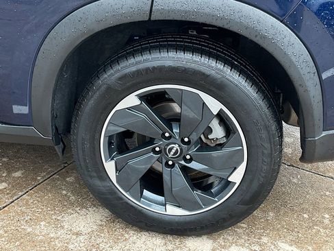 Used 2025 Nissan Rogue SV image 8