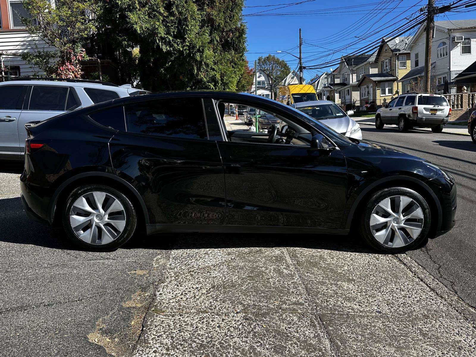 Used 2023 Tesla Model Y Long Range AWD/4WD image 5