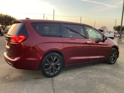 Used 2019 Chrysler Pacifica Touring Plus w/ Advanced Safetytec Group image 4