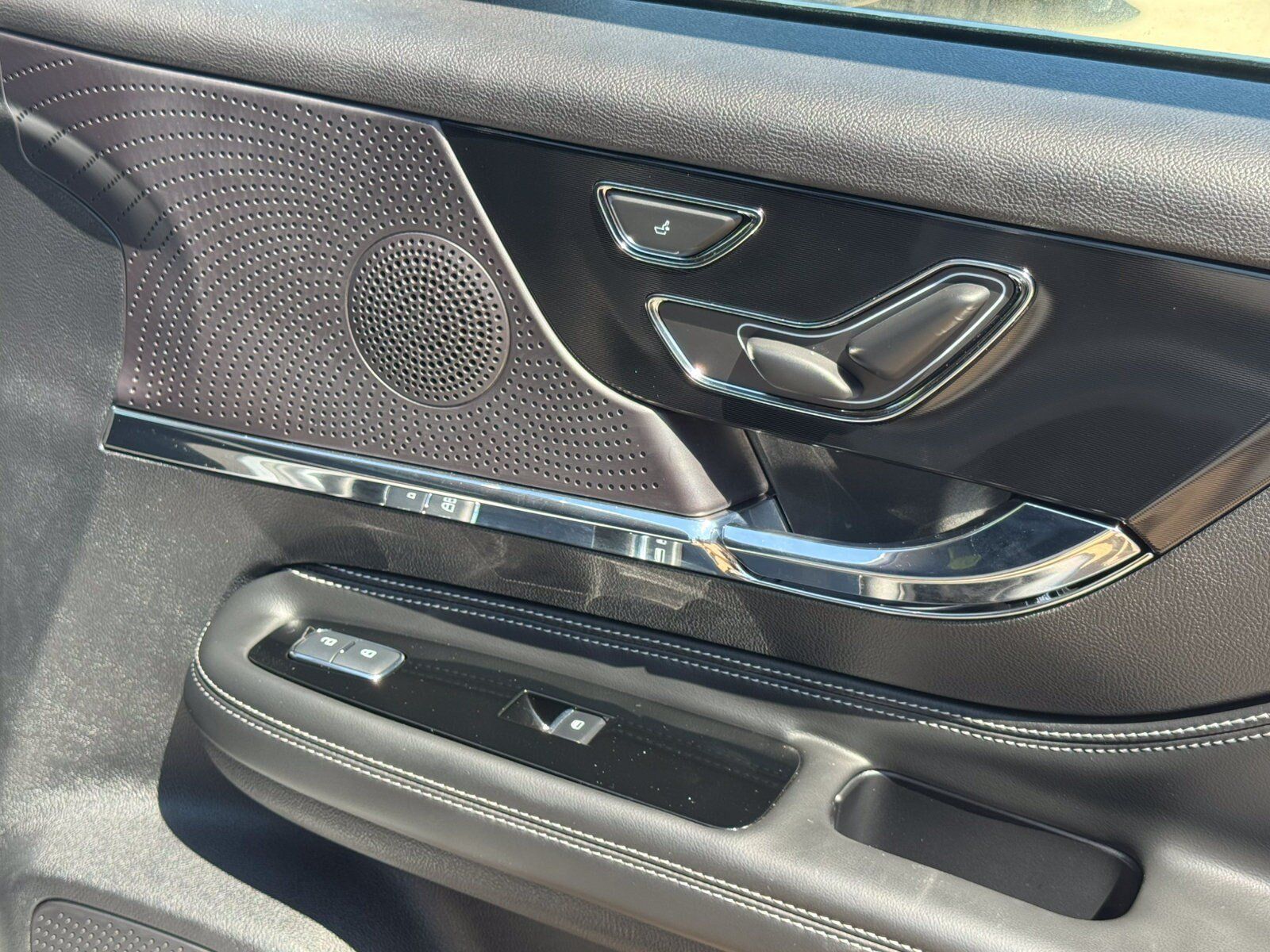 Used 2025 Lincoln Corsair FWD image 16
