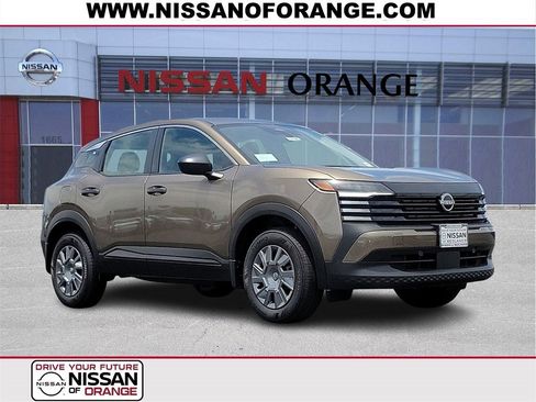 New 2025 Nissan Kicks S image 1