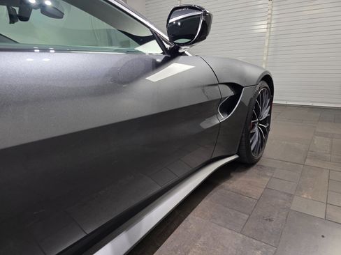 Used 2023 Aston Martin V8 Vantage Coupe image 9