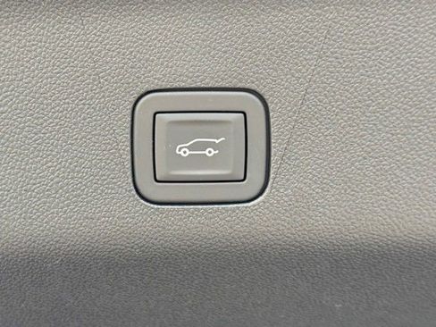 New 2025 Chevrolet Suburban Premier image 40