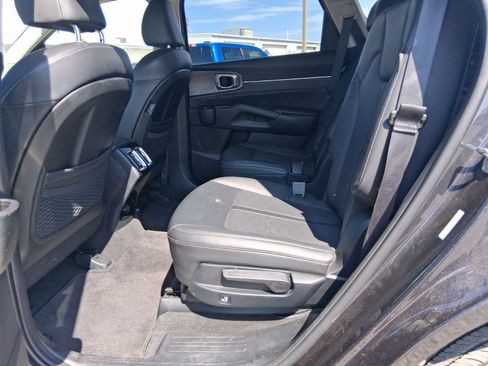 Used 2025 Kia Sorento SX AWD/4WD image 9