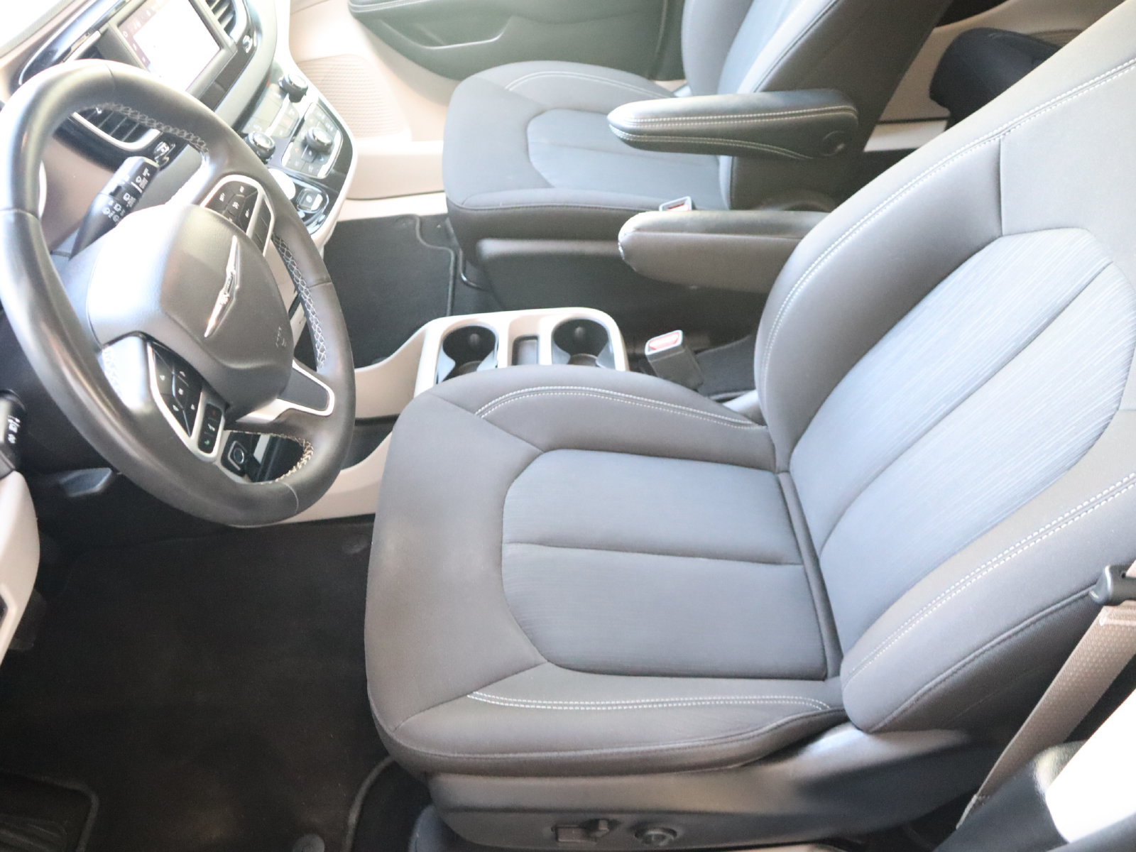 Used 2024 Chrysler Voyager LX FWD image 24
