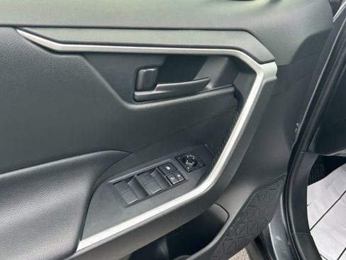 Used 2020 Toyota RAV4 LE image 14