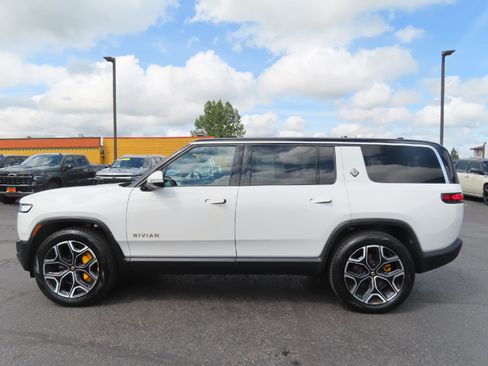 Used 2023 Rivian R1S Adventure AWD/4WD image 4