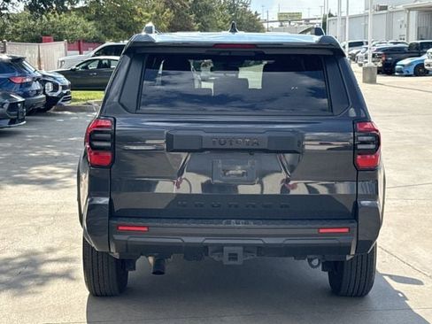 Used 2025 Toyota 4Runner SR5 AWD/4WD image 5