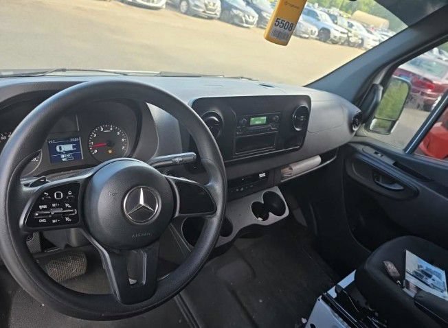 Used 2023 Mercedes-Benz Sprinter 2500 image 2
