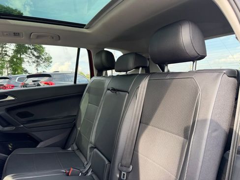 Used 2018 Volkswagen Tiguan SEL FWD image 24