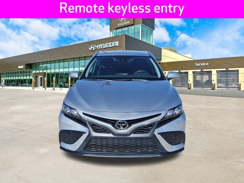 Used 2024 Toyota Camry SE image 2