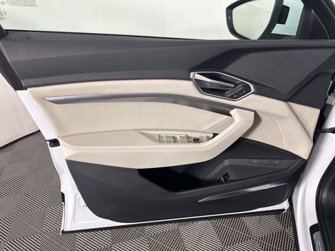 Used 2024 Audi Q8 e-tron Premium Plus w/ Premium Plus Package image 15