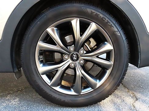 Used 2017 Hyundai Santa Fe Sport FWD image 38