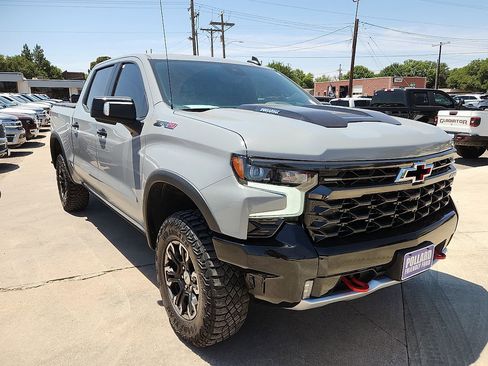 Used 2024 Chevrolet Silverado 1500 ZR2 w/ Technology Package AWD/4WD image 4