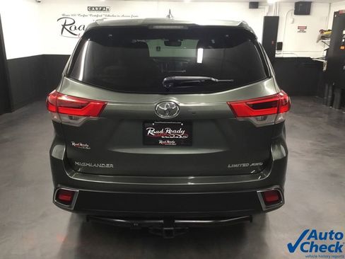 Used 2017 Toyota Highlander Limited Platinum image 9