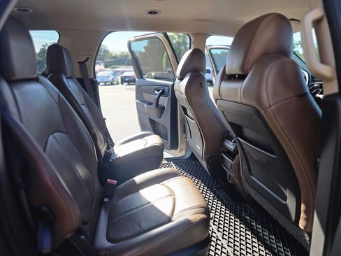 Used 2015 GMC Acadia SLT image 10