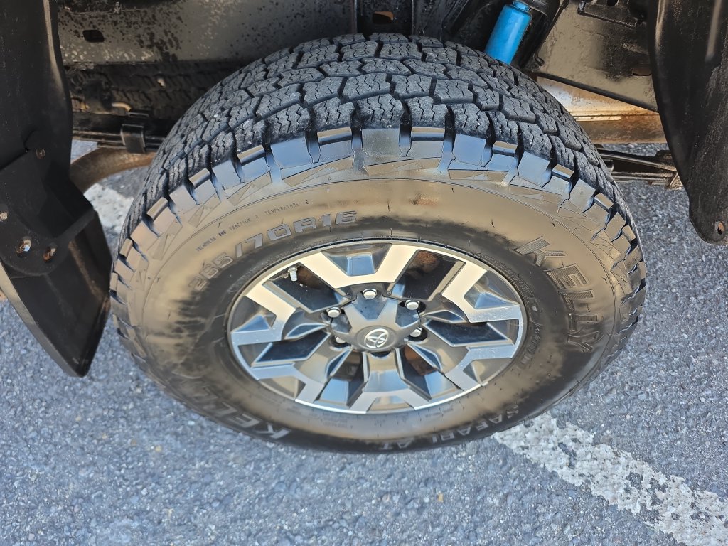 Used 2019 Toyota Tacoma TRD Off-Road w/ Technology Package AWD/4WD image 40