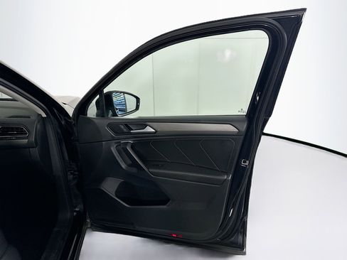 Used 2024 Volkswagen Tiguan SE FWD image 31