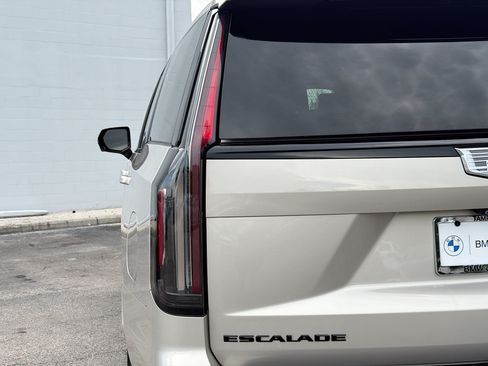 Used 2023 Cadillac Escalade ESV Sport Platinum w/ LPO, ONYX Package AWD/4WD image 10