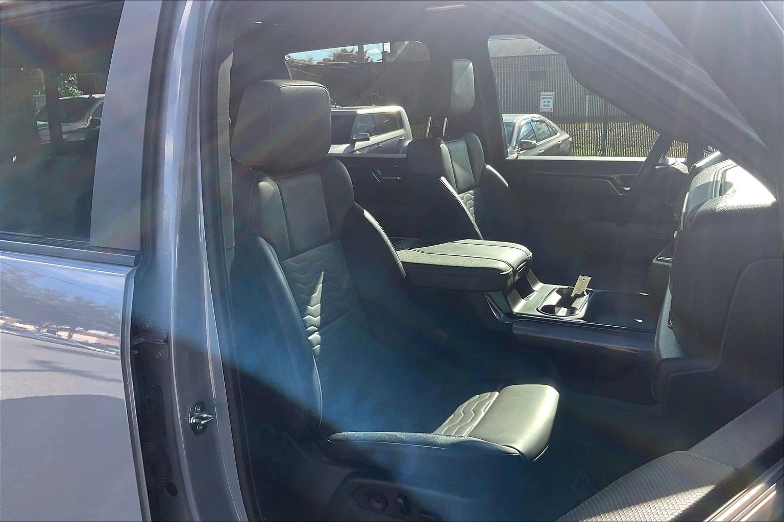Used 2024 Chevrolet Silverado 2500 ZR2 w/ Technology Package AWD/4WD image 9