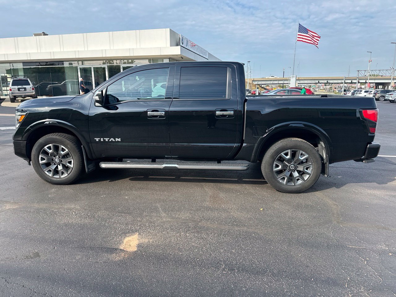 Used 2021 Nissan Titan Platinum Reserve w/ Moonroof Package AWD/4WD image 6