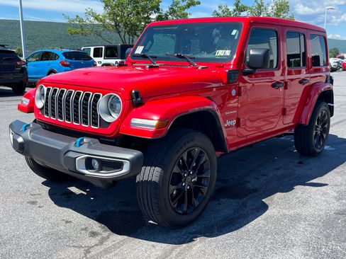 Used 2024 Jeep Wrangler Unlimited Sahara w/ Technology Group AWD/4WD image 11