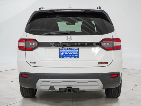 New 2025 Honda Pilot TrailSport image 9