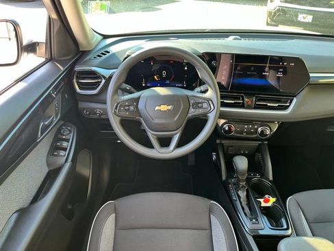Used 2024 Chevrolet TrailBlazer LT w/ Driver Confidence Package FWD image 21