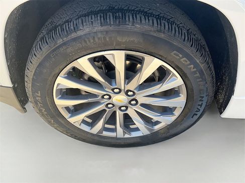 Used 2023 Chevrolet Traverse Premier image 32