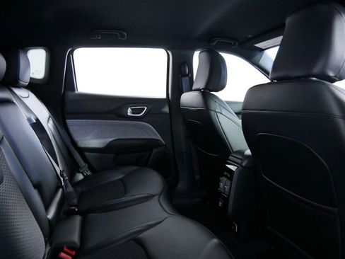 Used 2024 Jeep Compass Latitude image 23