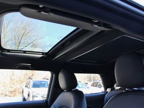 Used 2022 MINI Cooper 2-Door Hardtop w/ Premium Package image 17