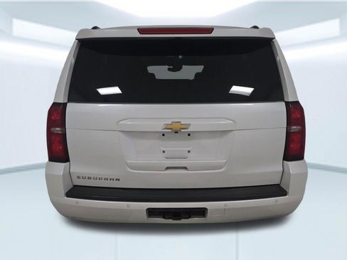 Used 2019 Chevrolet Suburban LT image 18