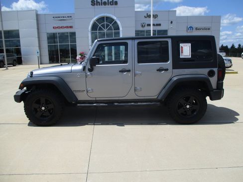 Used 2014 Jeep Wrangler Unlimited Sport w/ Quick Order Package 24S AWD/4WD image 2