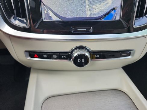 Used 2024 Volvo S60 B5 Plus FWD image 17