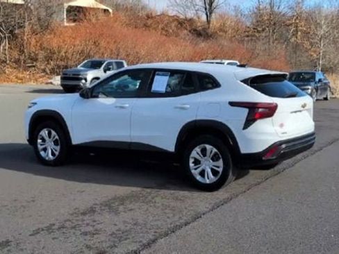 Used 2024 Chevrolet Trax LS FWD image 6