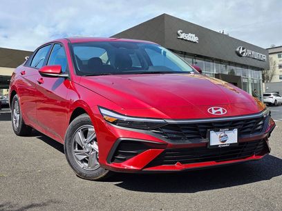 New 2025 Hyundai Elantra SE