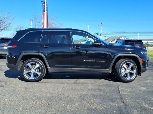 Used 2023 Jeep Grand Cherokee Limited w/ Luxury Tech Group II AWD/4WD image 2