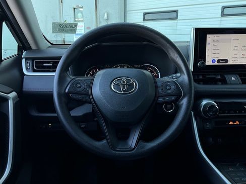 Used 2025 Toyota RAV4 XLE image 33