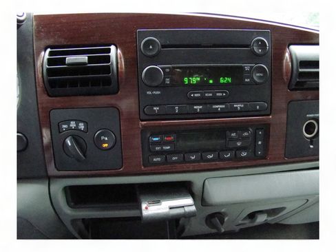 Used 2005 Ford F250 Lariat image 15