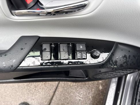 Used 2020 Toyota Prius LE AWD/4WD image 14
