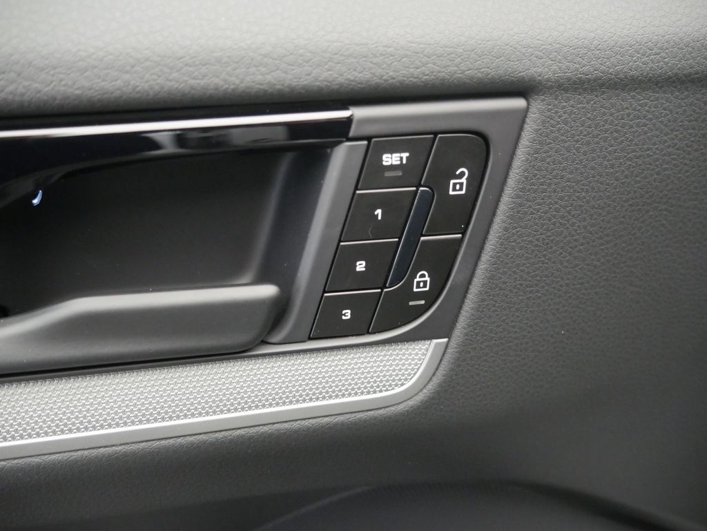 Certified 2026 Porsche Cayenne AWD/4WD image 18