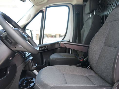 Used 2025 RAM ProMaster 2500 w/ U-Haul Equipment Group FWD image 17