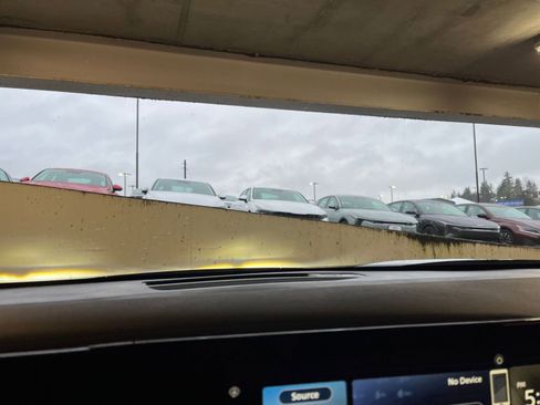 Used 2025 Nissan Kicks SV image 17