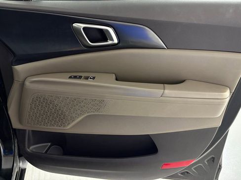 Used 2025 Kia Carnival image 44