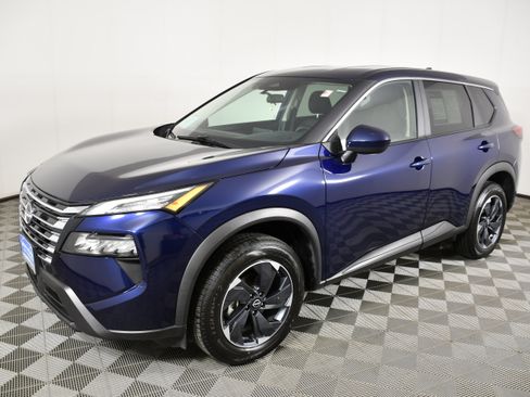 Used 2025 Nissan Rogue SV AWD/4WD image 10