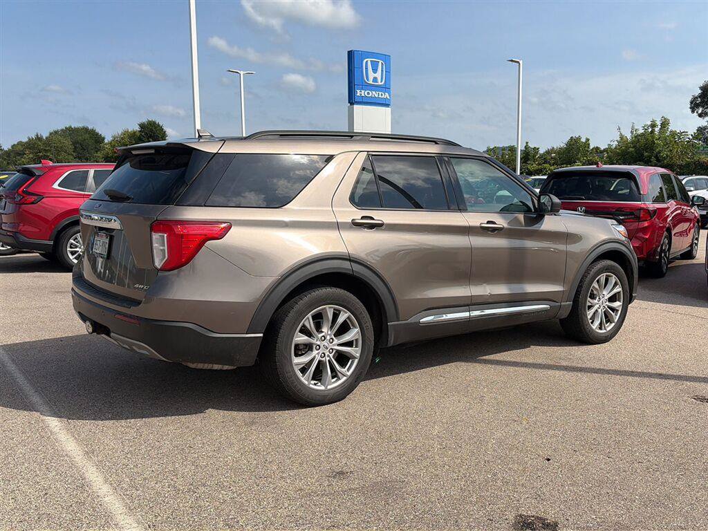 Used 2021 Ford Explorer XLT w/ Equipment Group 202A AWD/4WD image 10