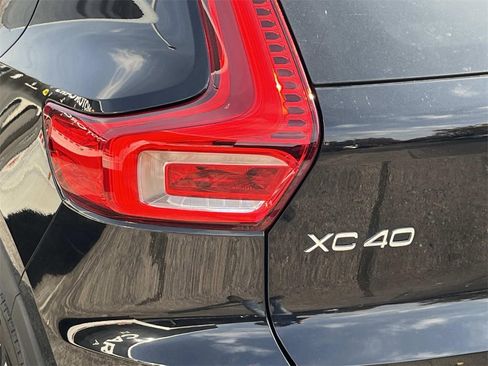 Used 2023 Volvo XC40 B5 Plus w/ Protection Package Premier image 10