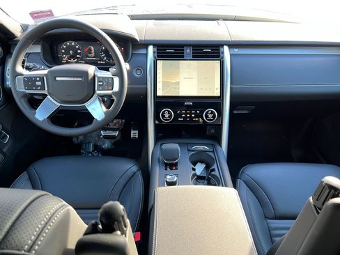 New 2025 Land Rover Discovery Dynamic SE image 26