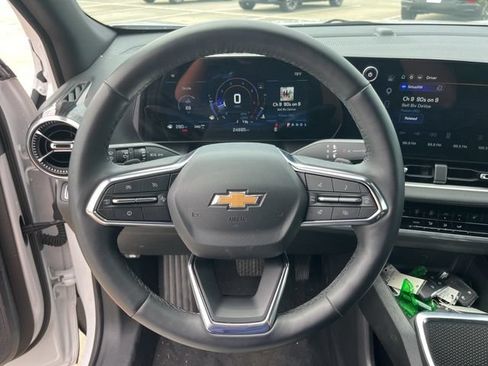 Used 2025 Chevrolet Equinox LT AWD/4WD image 16