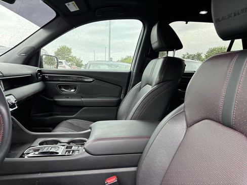 Used 2025 Honda Pilot Black Edition image 33
